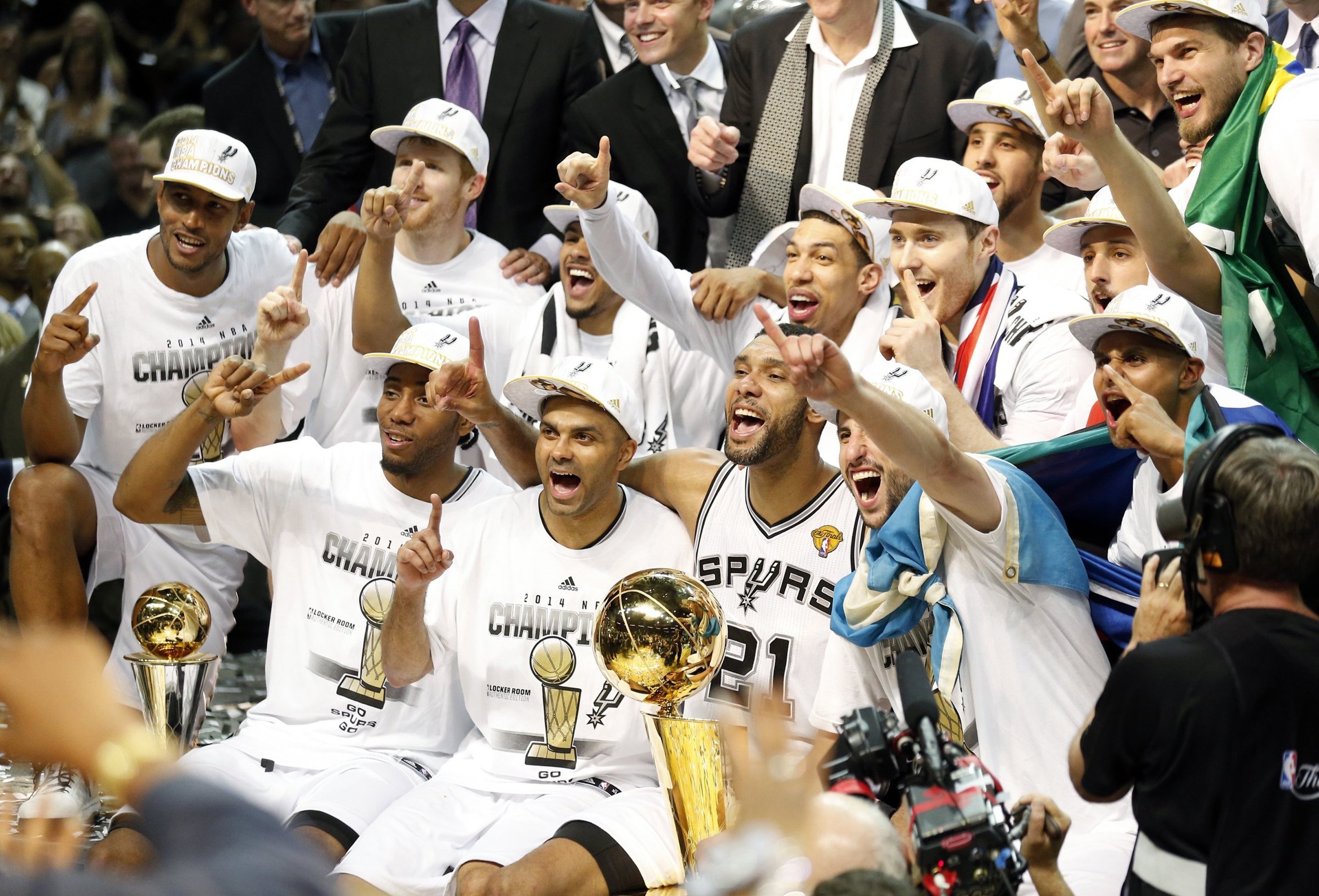 亚博体育官方入口-12年前的NBA？马刺打散三巨头 库里初见峥嵘 阿杜MVP约基奇41号秀