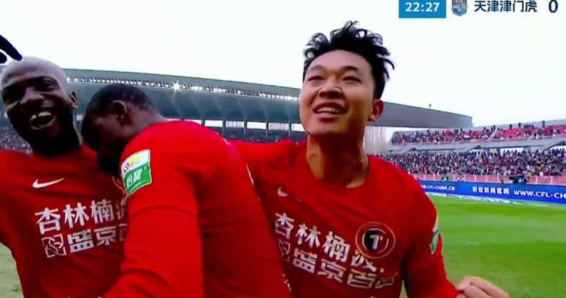 亚博体育登录入口-辽宁铁人中超处子球！姆本扎两连击，全队疯狂庆祝，津门虎仍0球